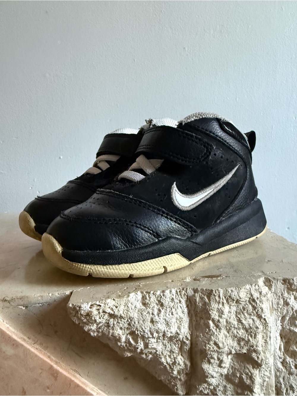 NIKE | team hustle sneakers